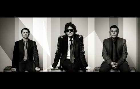 Manic Street Preachers -Resistance Is Futile 21 Word Review 2